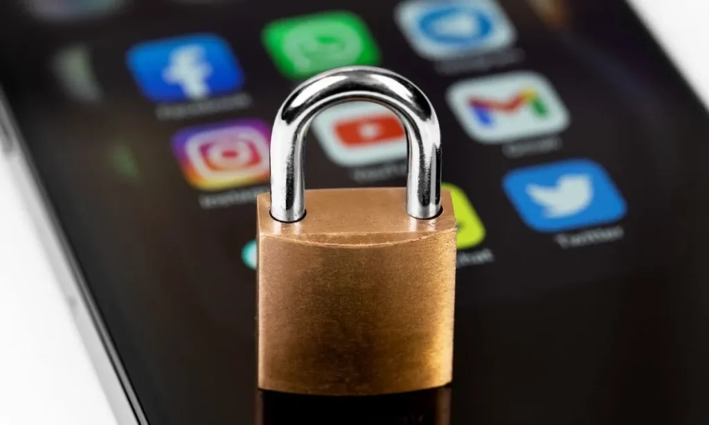 بهترین اپلیکیشن های قفل برنامه ها برای اندروید و iOS 8 بهترین اپلیکیشن های قفل برنامه ها برای اندروید و iOS